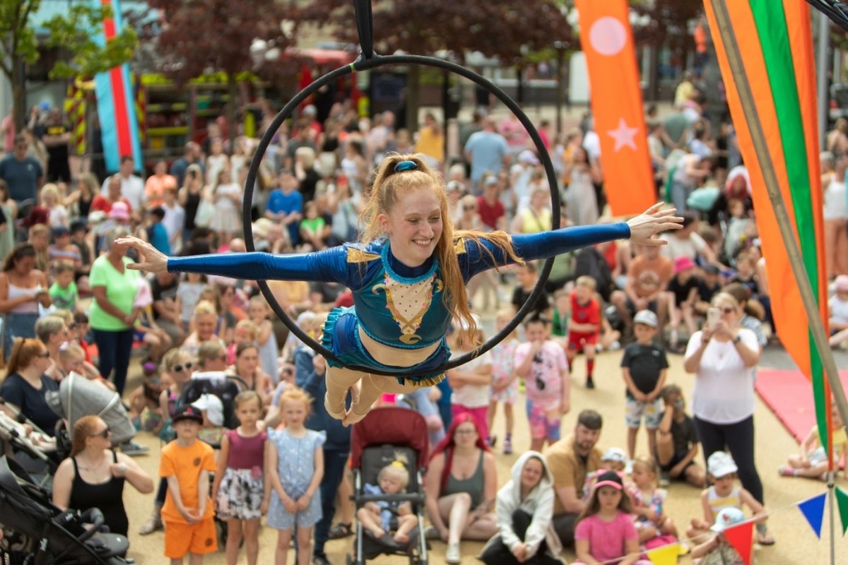 (C) Let's Circus aerial